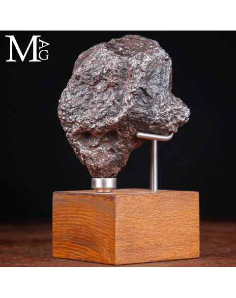 Meteorite Campo del Cielo – Scultura Cosmica su Base d’Autore