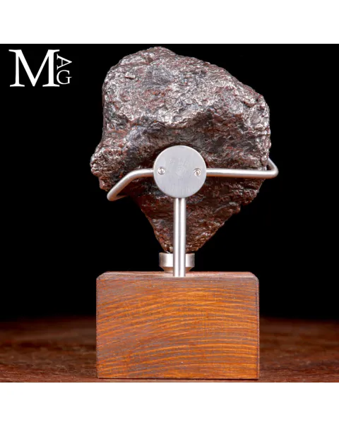 Meteorite Campo del Cielo – Scultura Cosmica su Base d’Autore