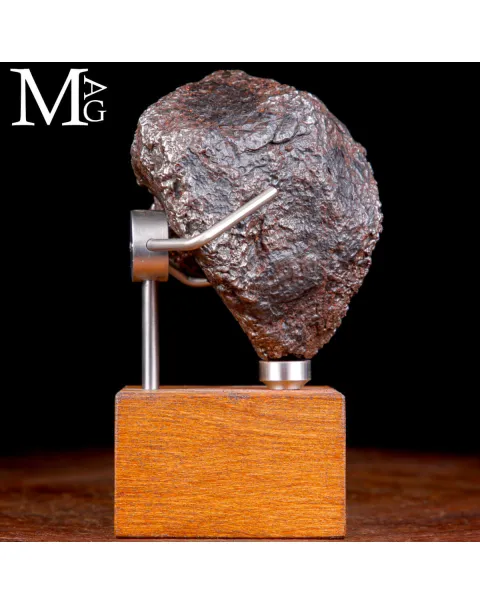 Meteorite Campo del Cielo – Scultura Cosmica su Base d’Autore