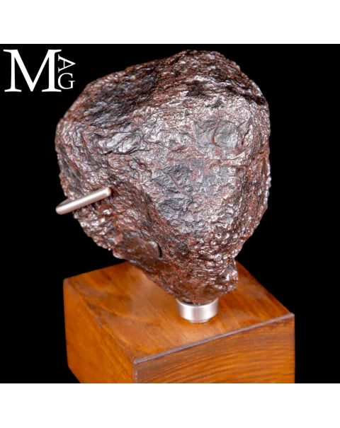 Meteorite Campo del Cielo – Scultura Cosmica su Base d’Autore