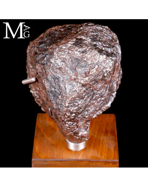Meteorite Campo del Cielo – Scultura Cosmica su Base d’Autore