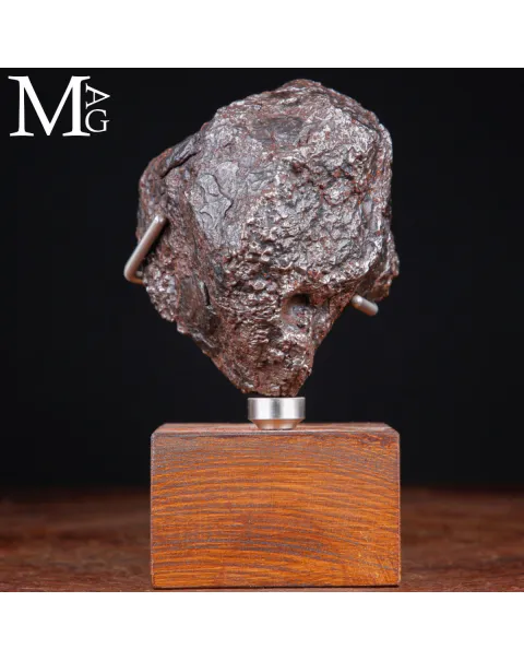 Meteorite Campo del Cielo – Scultura Cosmica su Base d’Autore