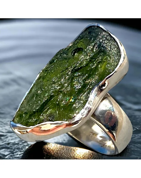 Anello in Argento 925 con Moldavite Naturale - Il Legame con le Stelle.