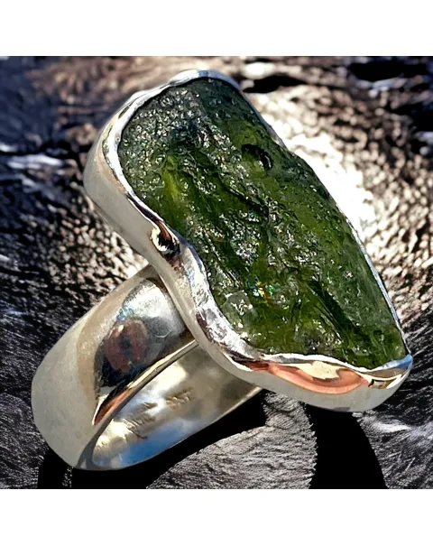 Anello in Argento 925 con Moldavite Naturale - Il Legame con le Stelle.