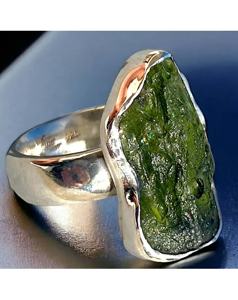 Anello in Argento 925 con Moldavite Naturale - Il Legame con le Stelle.