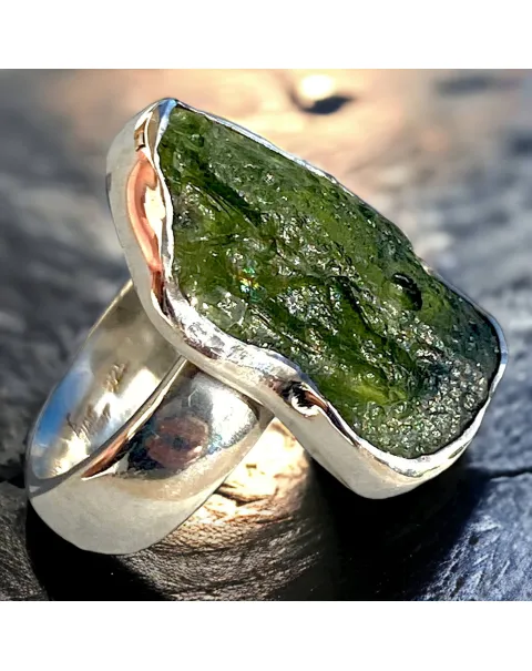 Anello in Argento 925 con Moldavite Naturale - Il Legame con le Stelle.