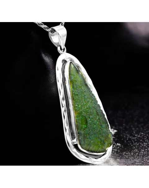 Ciondolo in Argento con Moldavite Naturale.