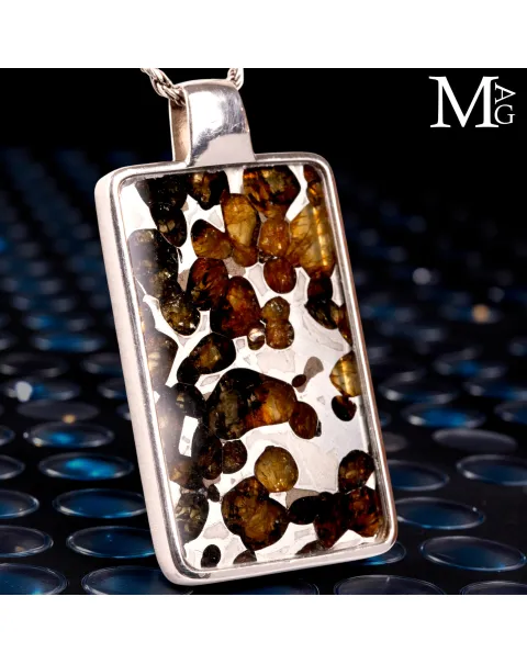 Ciondolo in Argento con Meteorite Pallassite di Fukang