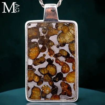 Pendente in Argento con Sezione di Meteorite Pallassite