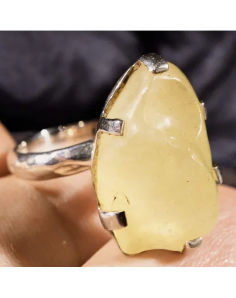 Anello in Argento con Gemma di Vetro Libico.
