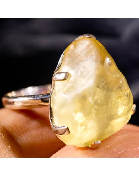 Anello in Argento con Vetro Libico del Deserto.