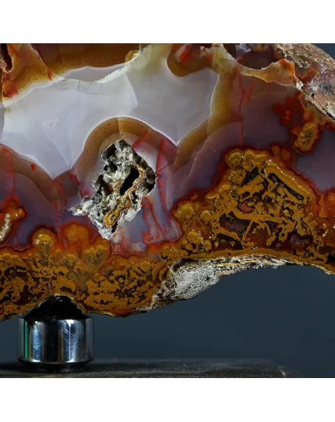 Geode Agata su piedistallo