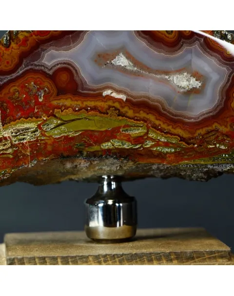 Geode Agata su piedistallo