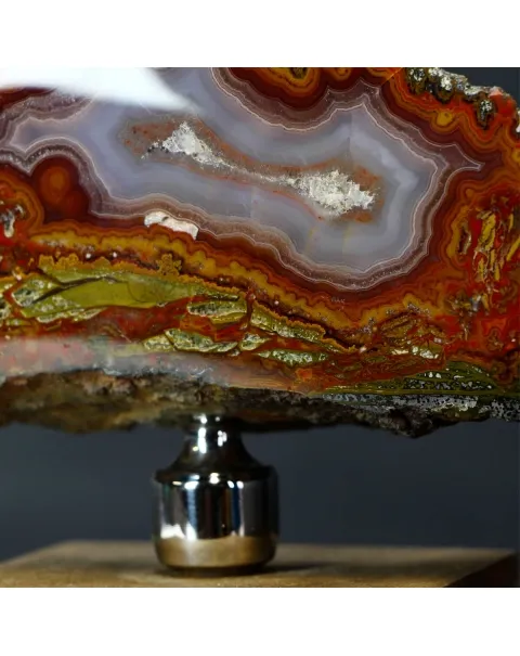 Geode Agata su piedistallo