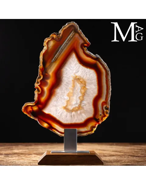Fetta di Agata con Geode Centrale – Eleganza Naturale per il Design