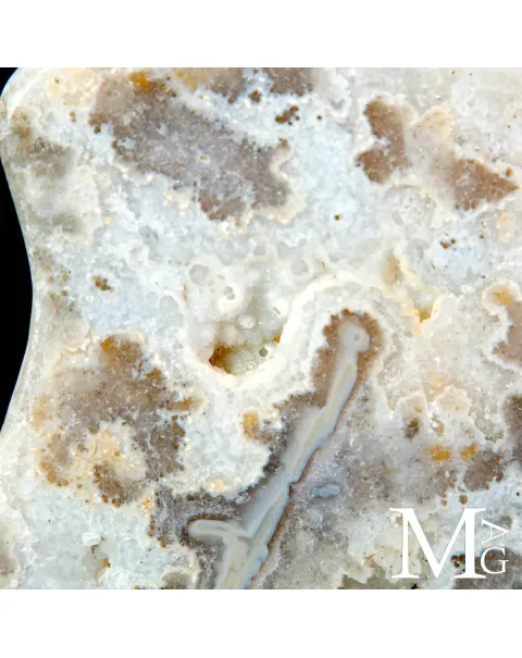 Sezione di Geode in Agata e Quarzo con Base Metallica