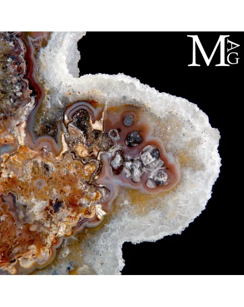 Sezione di Geode in Agata e Quarzo con Base Metallica