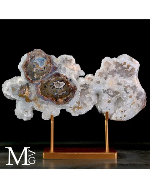 Sezione di Geode in Agata e Quarzo con Base Metallica