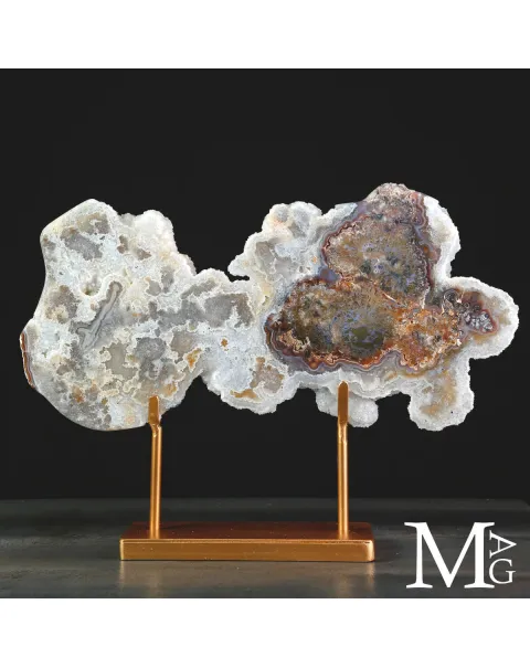 Sezione di Geode in Agata e Quarzo con Base Metallica