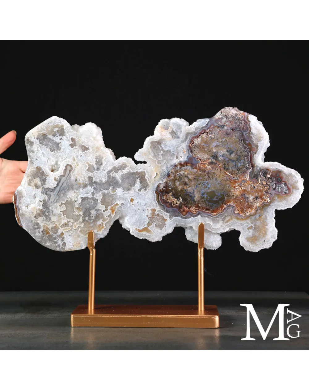 Sezione di Geode in Agata e Quarzo con Base Metallica