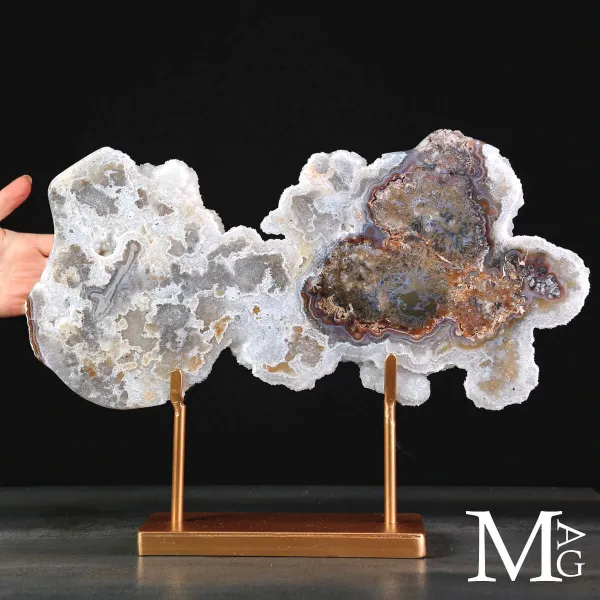 Sezione di Geode in Agata e Quarzo con Base Metallica