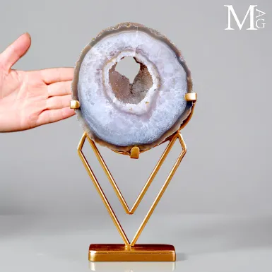 Fetta di Geode di Agata su Supporto di Design.