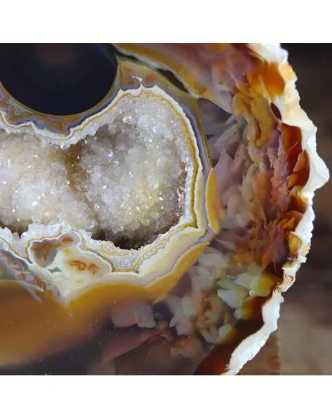 Geode Agata