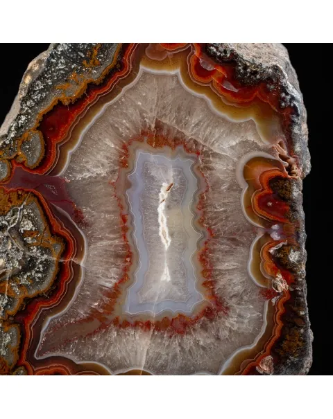 Geode Agata su Piedistallo