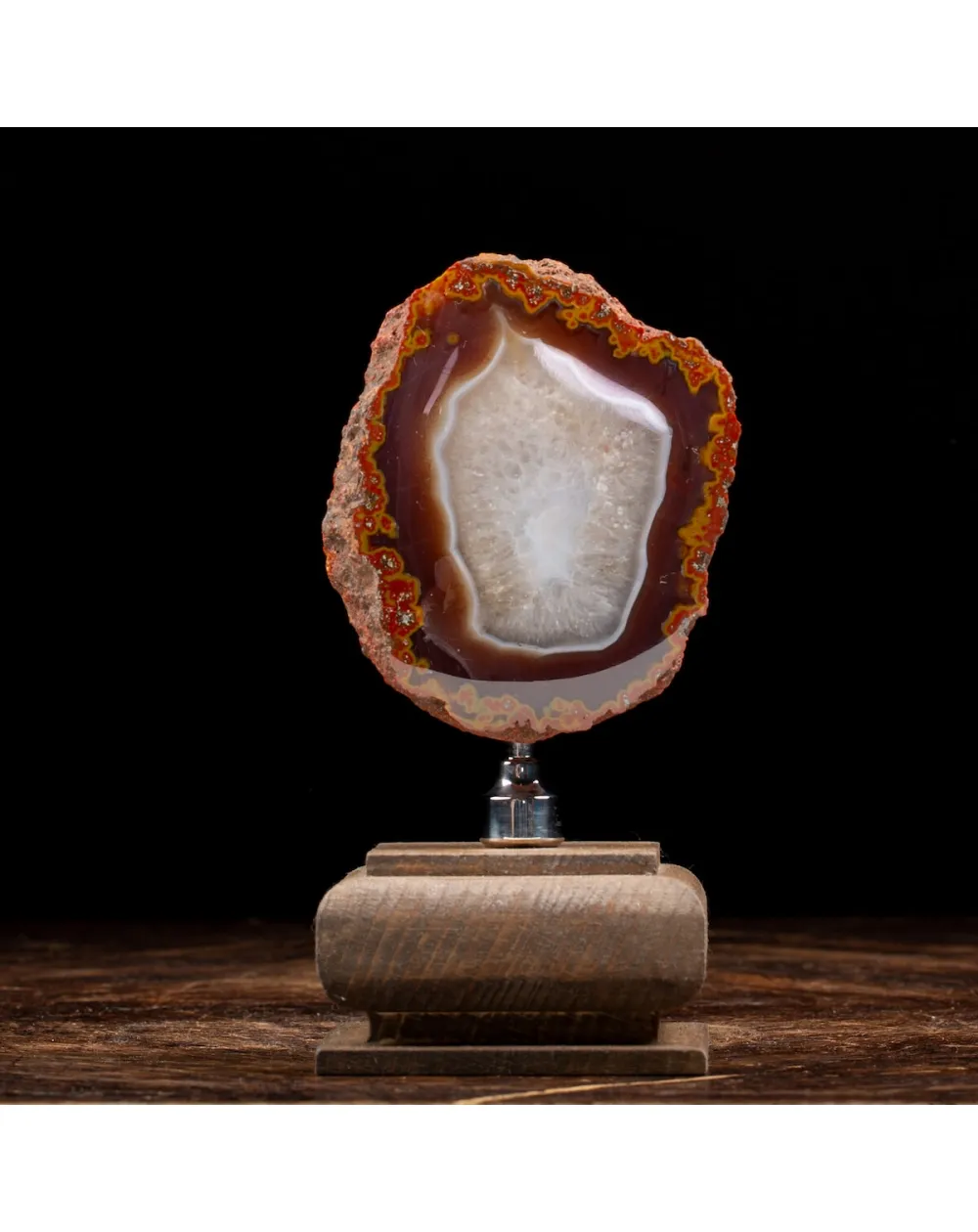 Geode Agata su Piedistallo