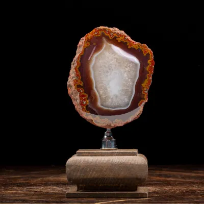 Geode Agata su Piedistallo