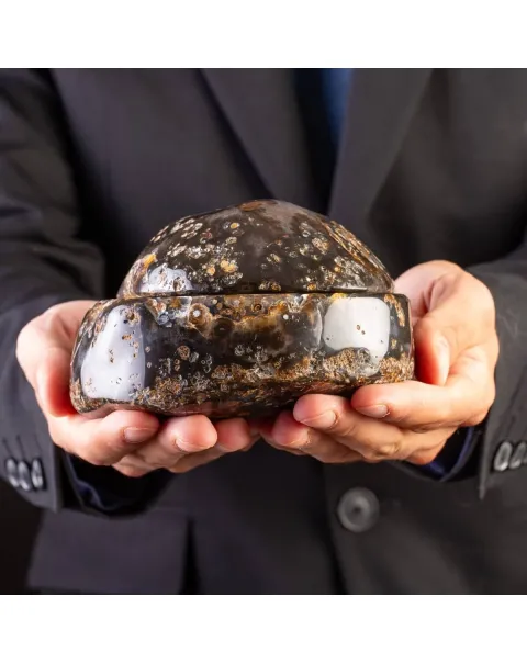 Geode in Agata Nera con Cristalli Crema.