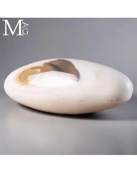 Shiva Lingam in Agata Bianca – Madagascar