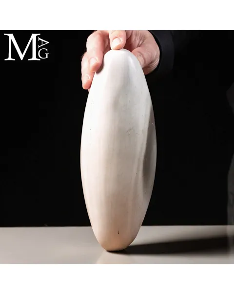 Shiva Lingam in Agata Bianca – Madagascar