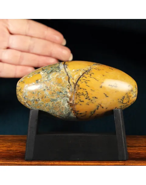 Shiva Lingam in Opale Dendritico – Simbolo di Connessione con la Terra.