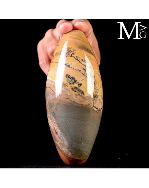 Shiva Lingam in Agata Dendritica.