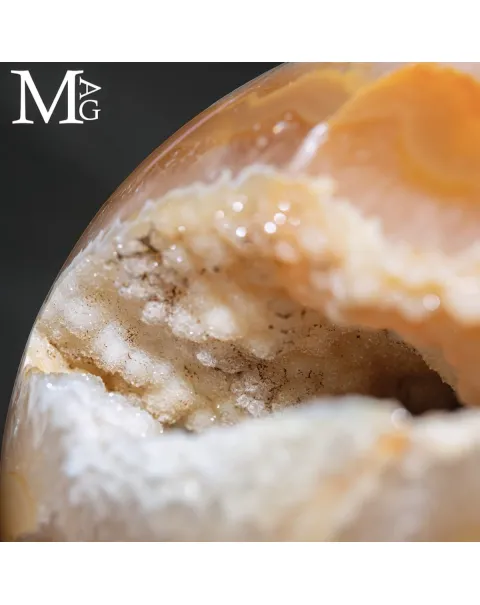 Sfera in Agata e Quarzo Ferruginoso – Geode Naturale.