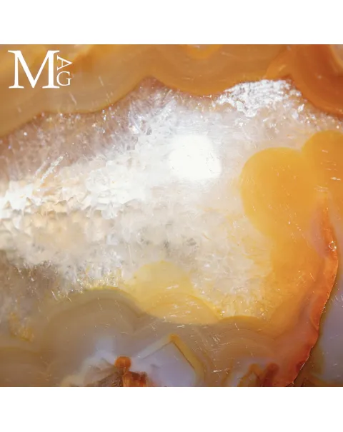 Sfera in Agata e Quarzo Ferruginoso – Geode Naturale.