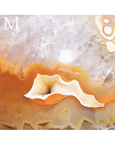 Sfera in Agata e Quarzo Ferruginoso – Geode Naturale.