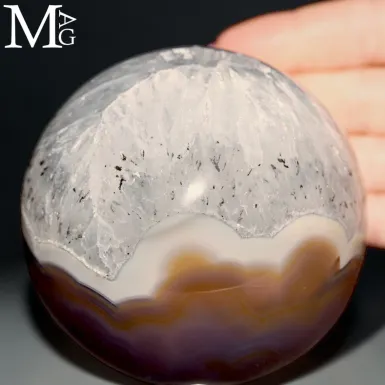Sfera in Agata con Quarzo Cristallino.