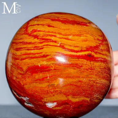 Sfera in Agata Rossa a Bande del Madagascar