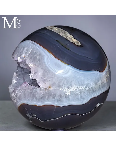 Sfera in Geode di Quarzo Ametista con Matrice in Agata