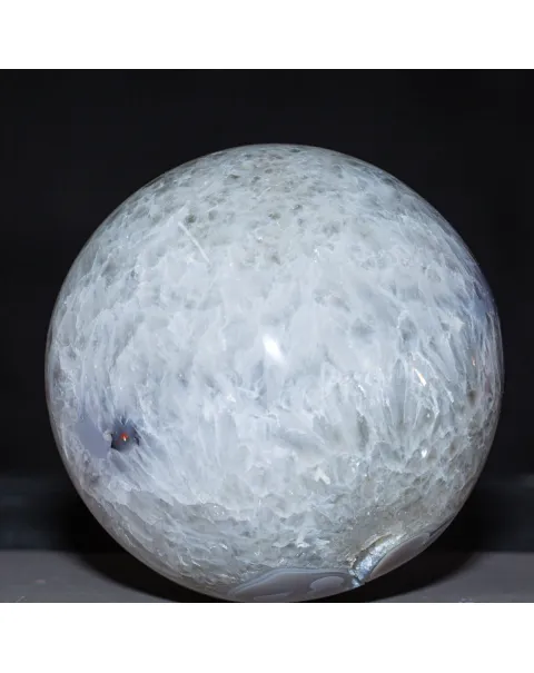 Particolare sfera di agata naturale,  per collezionisti.
