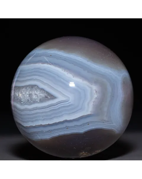 Sfera di Agata naturale a bande.