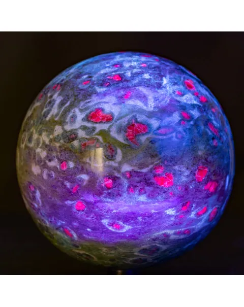 Sfera in Ruby Zoisite – Energia, Passione e Armonia.