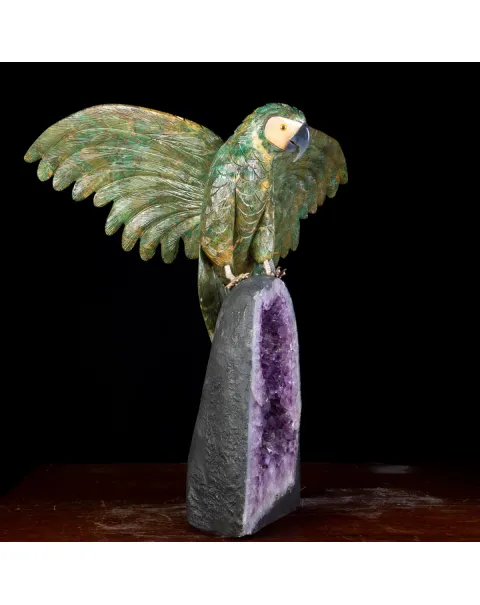 Bellissima Ara Verde su Drusa di Ametista.