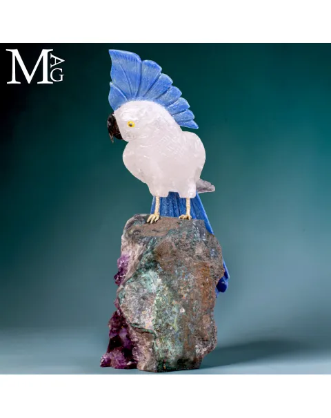 Elegante Cacatua in Quarzo Ialino e Quarzo Blu su Drusa di Ametista.