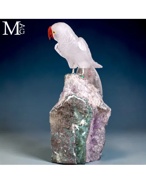 Scultura di Pappagallo dal Collare in Quarzo con Base di Ametista.