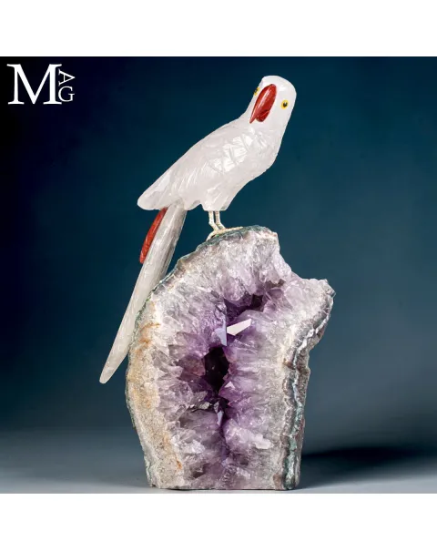 Scultura di Pappagallo dal Collare in Quarzo con Base di Ametista.
