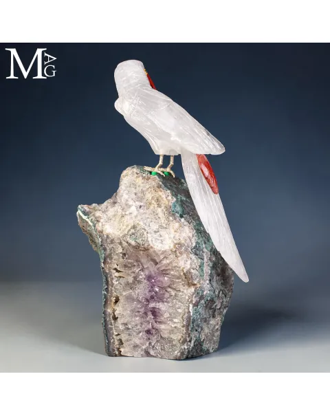 Scultura di Pappagallo dal Collare in Quarzo con Base di Ametista.
