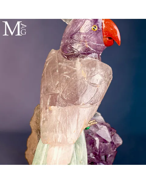 Scultura di Pappagallo in Ametista con Cresta in Quarzo su Drusa di Ametista.